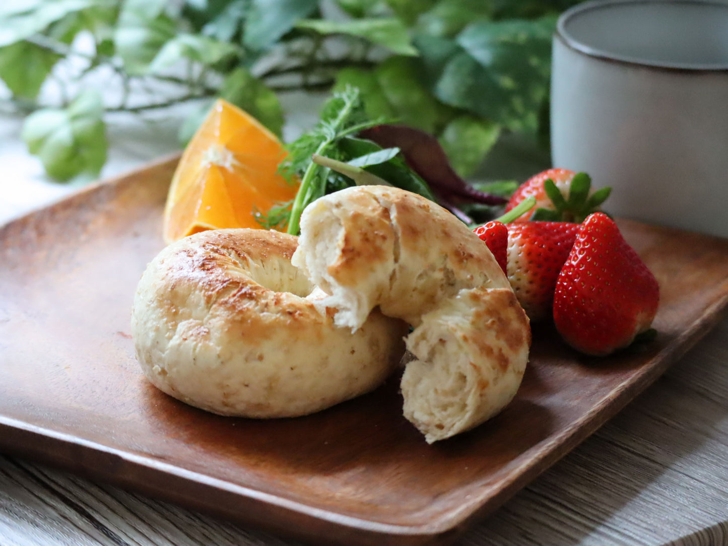 もちもちPLAINBAGEL2個入り/(1個あたり)290kcal